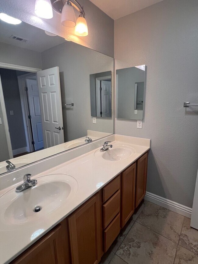 Building Photo - Gated Community / Providence Community / 4...