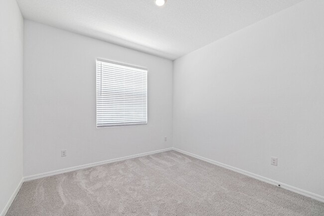 Building Photo - "WoodCreek Charming 3-Bed, 2-Bath Home with Granite Countertops and Screen in back porch on Bendi...