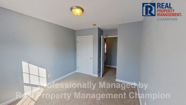 Building Photo - Move-In Ready 4 BD/2.5 BA Near Camp Lejeune w/Fenced Yard and Attached Garage