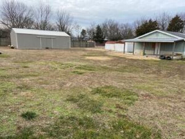 Building Photo - Single-Family Home in Hollister
