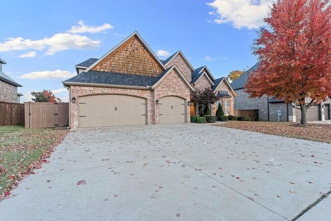 Building Photo - 504 NE Green Creek Rd