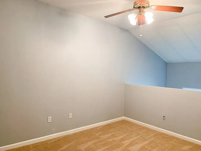 Building Photo - 346 Dunsmuir Terrace