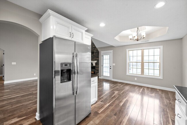 Building Photo - Pet Friendly Three Bedroom with Bonus!