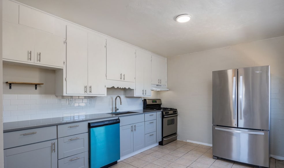 Primary Photo - 710 W 12th St
