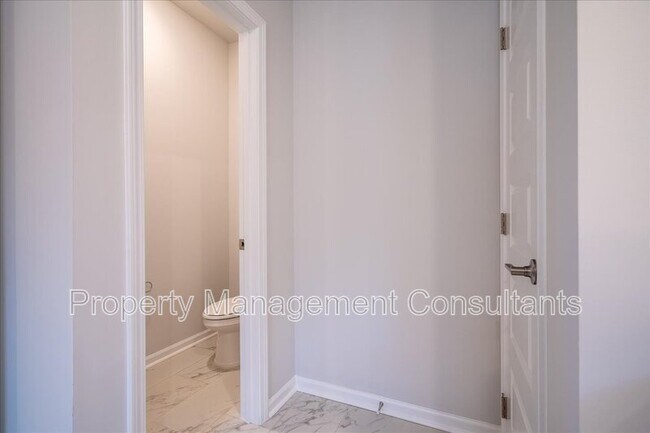 Building Photo - 14653 Mountain Strm Dr