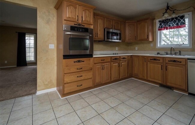 Building Photo - *~*Gorgeous Home, Located in Waynesville*~*
