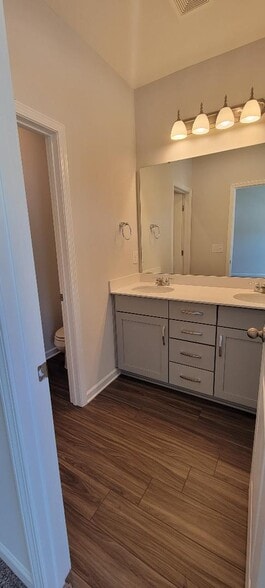 Master Bath_dual sink and separate toilet rm - 804 Oak Center Dr