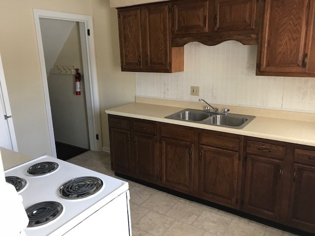 Kitchen - 411 Raff Rd NW