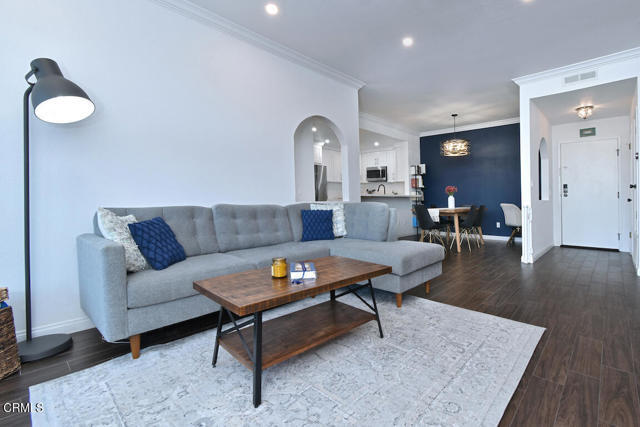 Building Photo - 5534 Encino Ave
