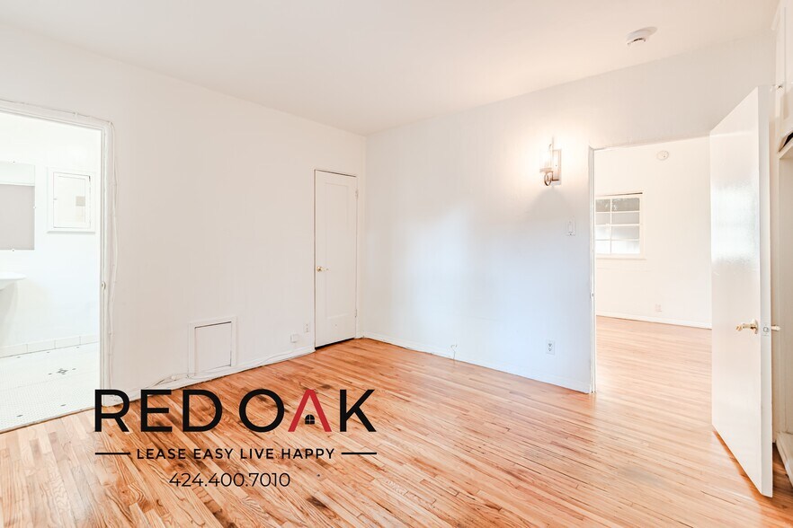 Building Photo - 407 S Coronado St