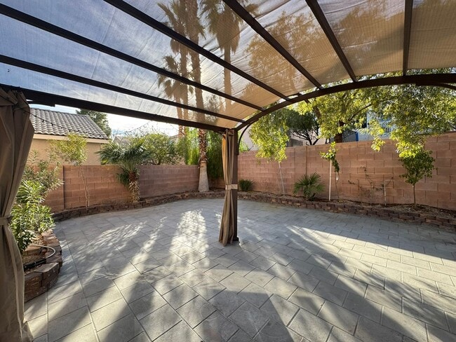 Building Photo - **Beautiful 4-Bedroom Home with Open Floor Plan, Solar, EV Charger & NO HOA**