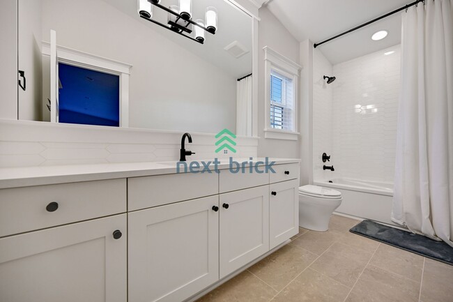 Building Photo - FULLY FURNISHED 6 BEDS & 4.5 BATH SINGLE F...