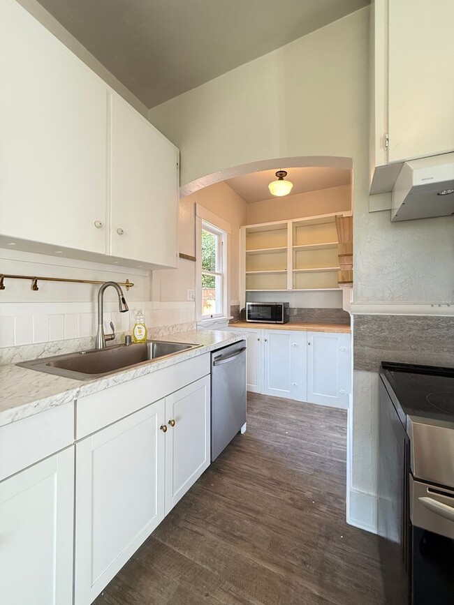 Building Photo - Now Available: Updated Everett 34-Bed, 1.5-Bath with Fenced Yard