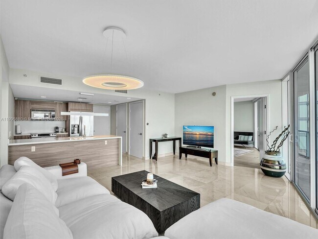 Building Photo - 665 NE 25th St