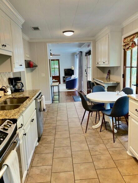 Building Photo - 1609 Pierce Avenue Ext