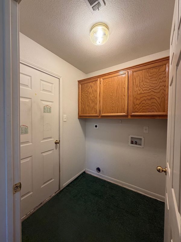 Building Photo - 715 Lakeview Dr