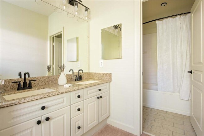 Building Photo - 1402 Markan Dr NE