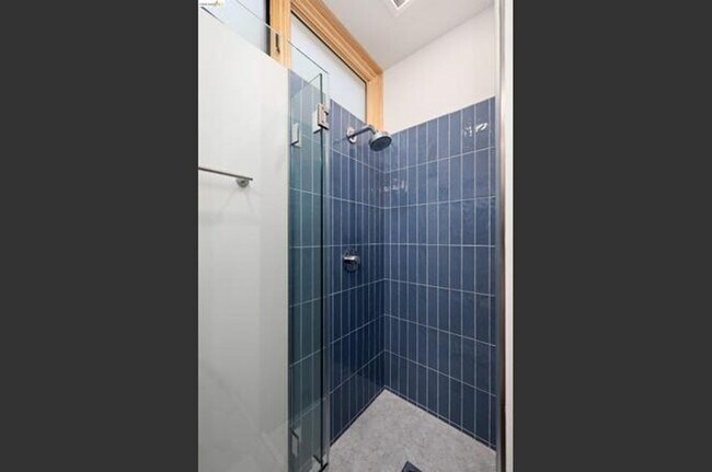 Building Photo - 809 Jones St