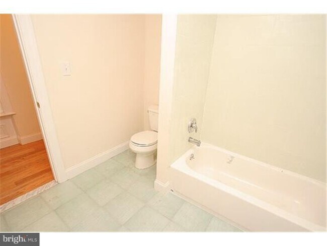Building Photo - 2808 W Girard Ave