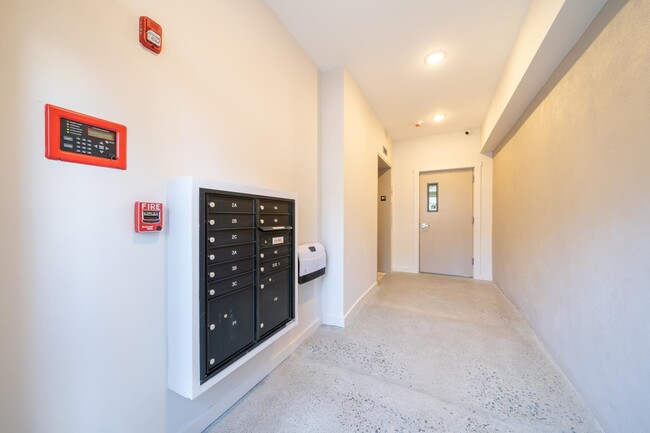Building Photo - 541 42nd St