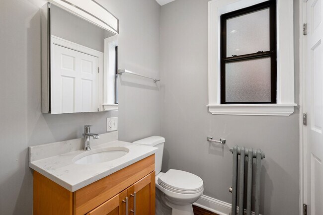 Building Photo - Spacious 1 Bedroom in Beverly