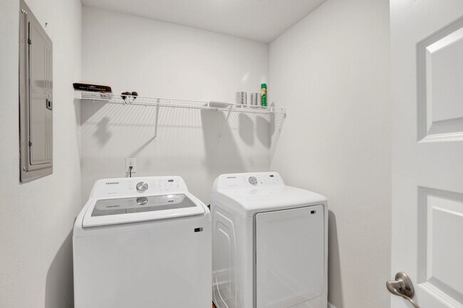 Building Photo - Beautiful 3 Bed 2 Bath Home Centrally Located in Pensacola