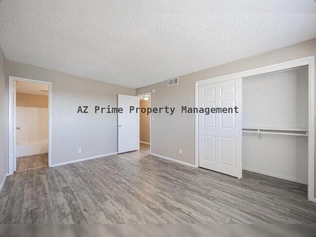 Building Photo - 2411 W Hazelwood St