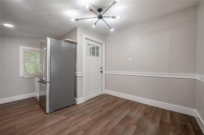 Building Photo - 236 W North St