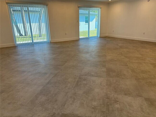 Building Photo - 5815 Erin Ln S