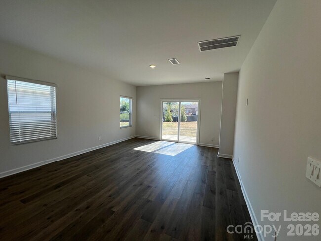 Building Photo - 1524 31st St NE