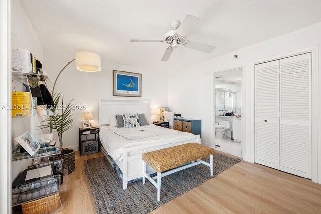 Building Photo - 2575 S Bayshore Dr