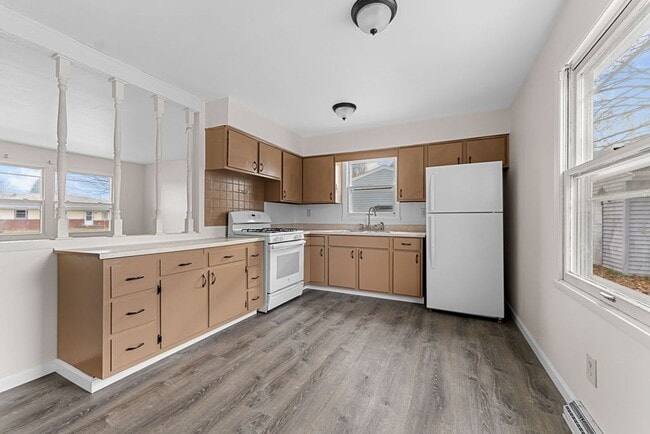 Building Photo - Delightful home with Garage and Large Yard. PETS WELCOME