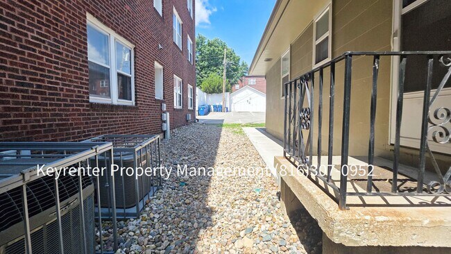 Building Photo - 4308 Oak St