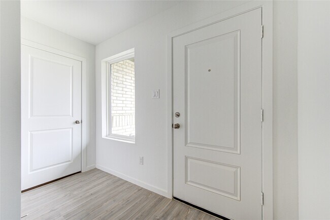 Building Photo - 26811 Prairie Smoke Ln