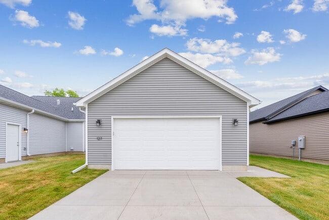 Building Photo - 127 Axlewood Dr