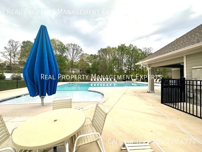 Building Photo - 2166 Black Forest Cove