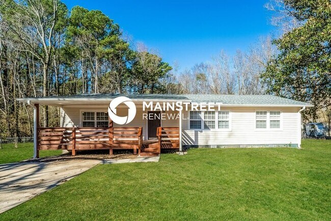 Primary Photo - 3 Bedroom Pet-Friendly Home in Center Poin...