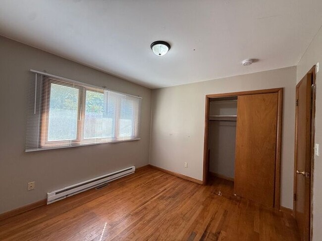 Building Photo - $1,600 | 3 Bedroom, 1 Bathroom House | No Pets | Available for Immediate Move In!