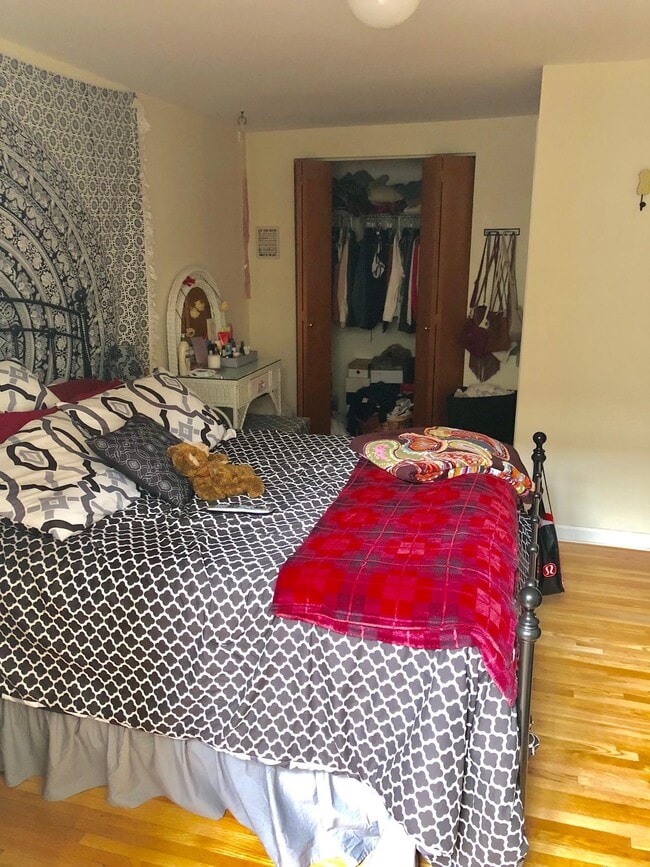 Building Photo - 450 7th St