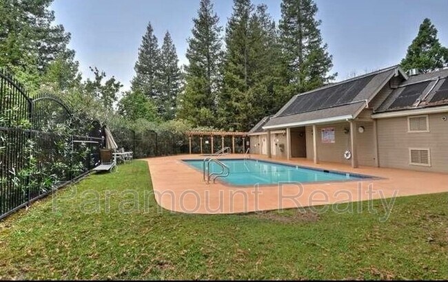 Building Photo - 600 Praderia Cir