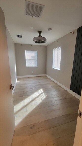 Building Photo - 512 NW 15th Ter