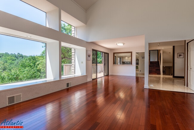 Building Photo - Beautiful Los Gatos Home | Remodeled | Ama...