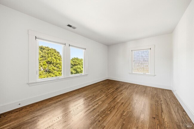 Building Photo - 31 Acacia Ave