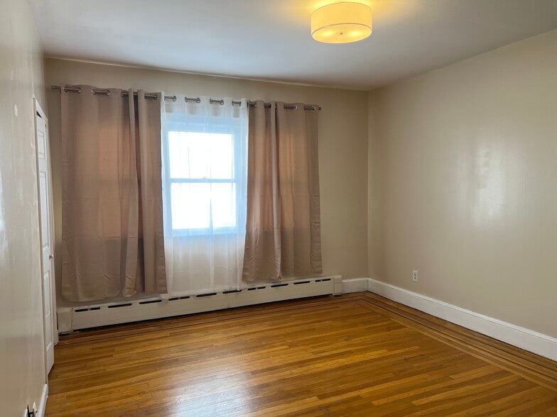 Building Photo - 700 Hudson Ave