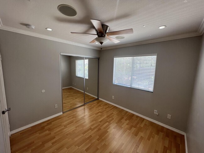 Building Photo - 1176 Saratoga Ct