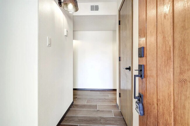 Building Photo - Completely Remodeled Stylish Home in La Vi...