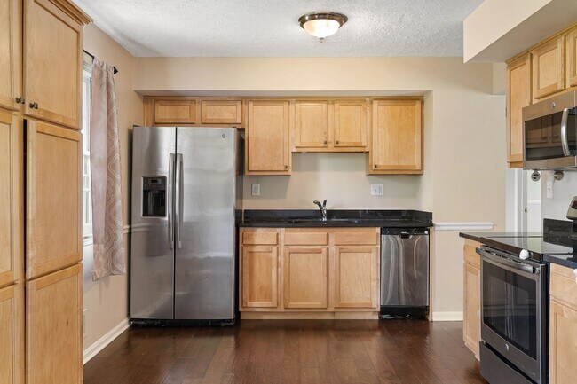 Building Photo - 12506 Liveoak Dr