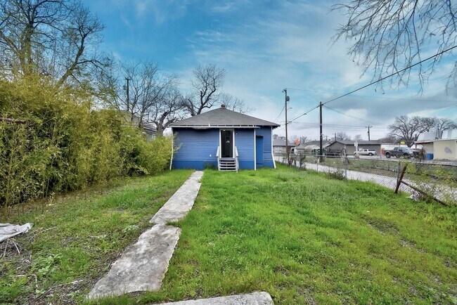 Building Photo - 3-Bedroom Home in Riverside
