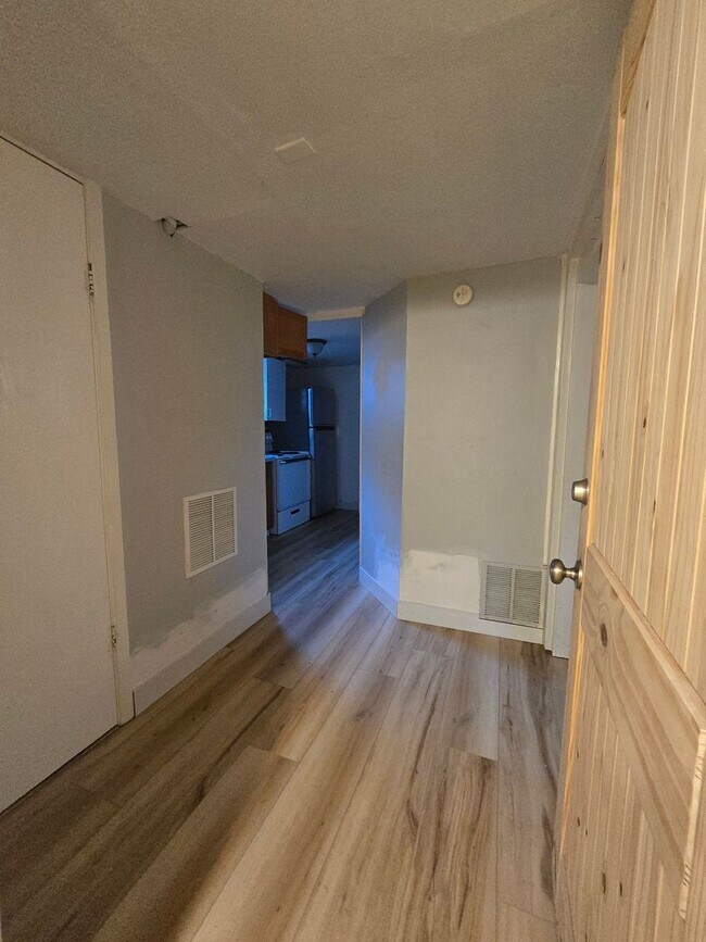 Building Photo - 135 Custer Ave