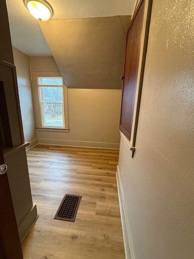 Building Photo - 3 Bedroom / 1 Bath house with Garage in Peoria